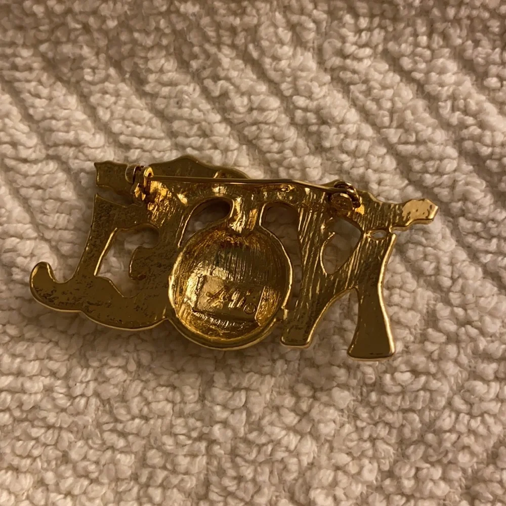 Noel Gold-Tone Brooch Red Green Accents Christmas Holiday Seasons Greetings